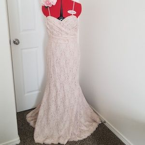 Watters & Watters Cream Lace Formal Dress